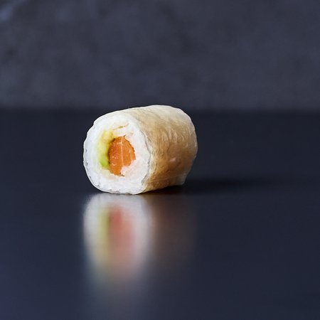 Salmon Avocado Spring Maki 4 pcs